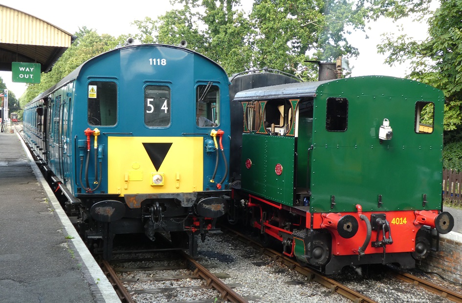 1118 and Lady Lisa in Isfield station